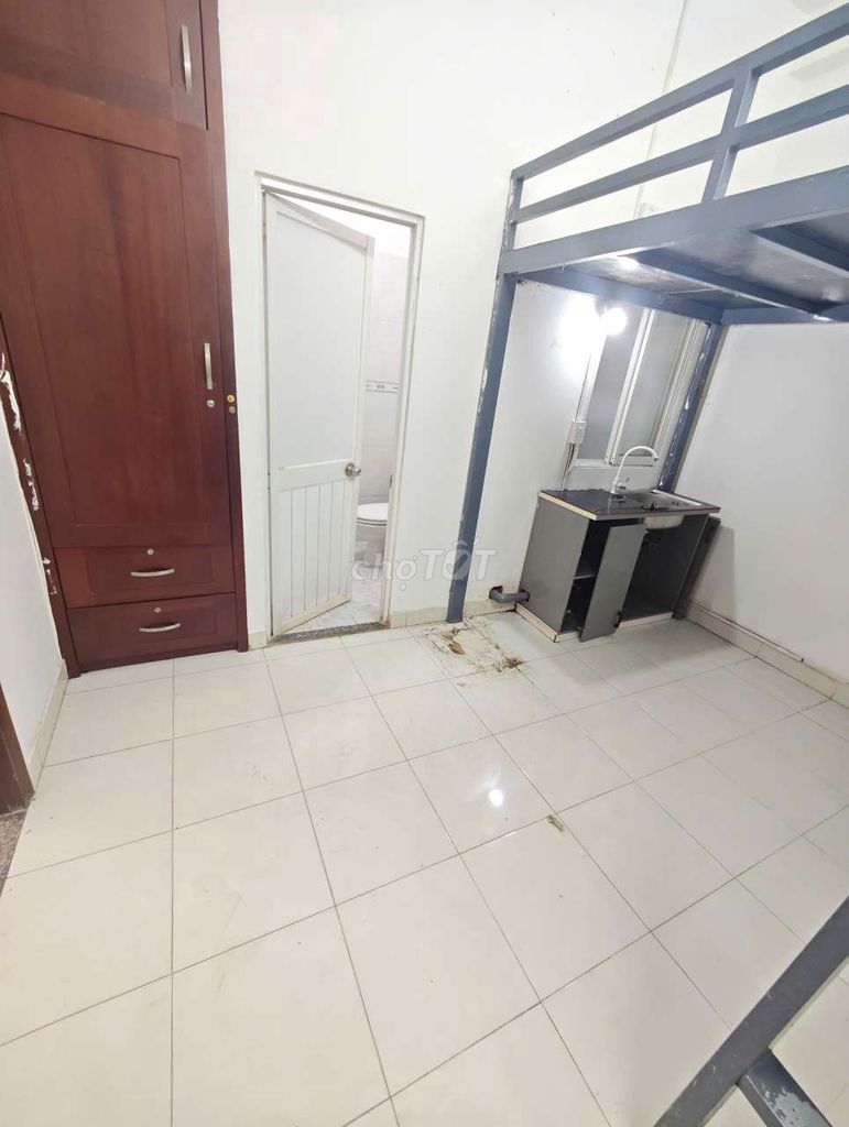 Rent two bedrooms and guard rooms, air conditioning, bancol.