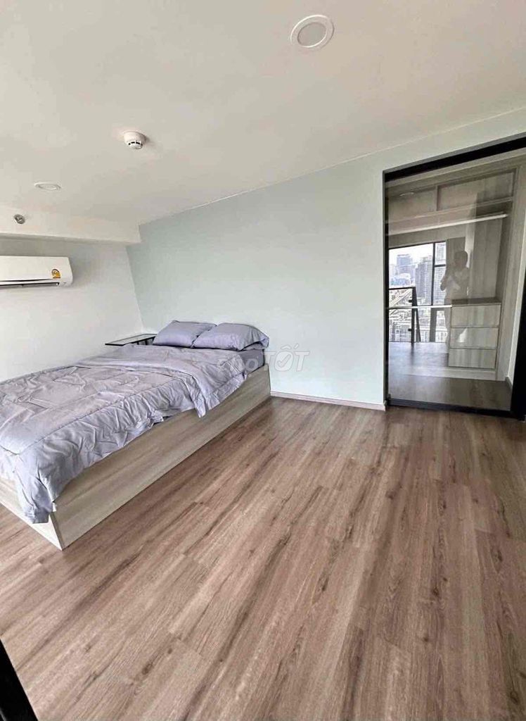 The new studio is full of its 35 M2-wide interiors right here at Nguyễn Sơn