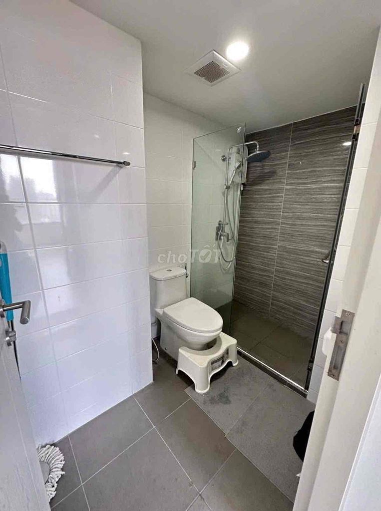 The new studio is full of its 35 M2-wide interiors right here at Nguyễn Sơn