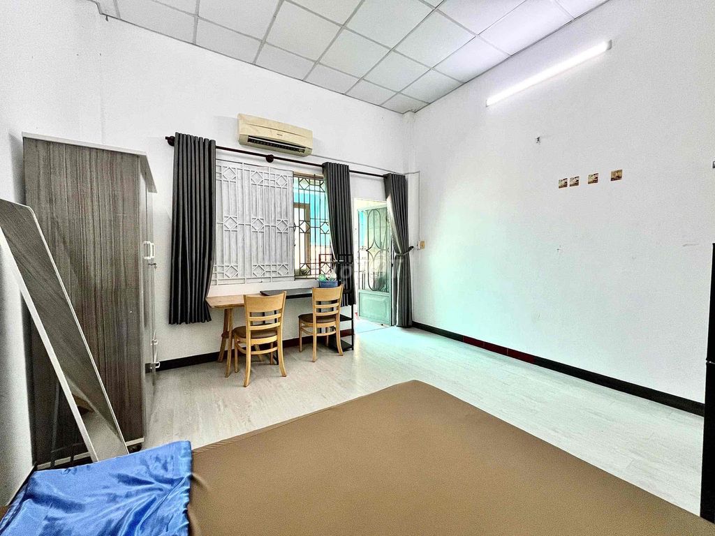 kitchen room.