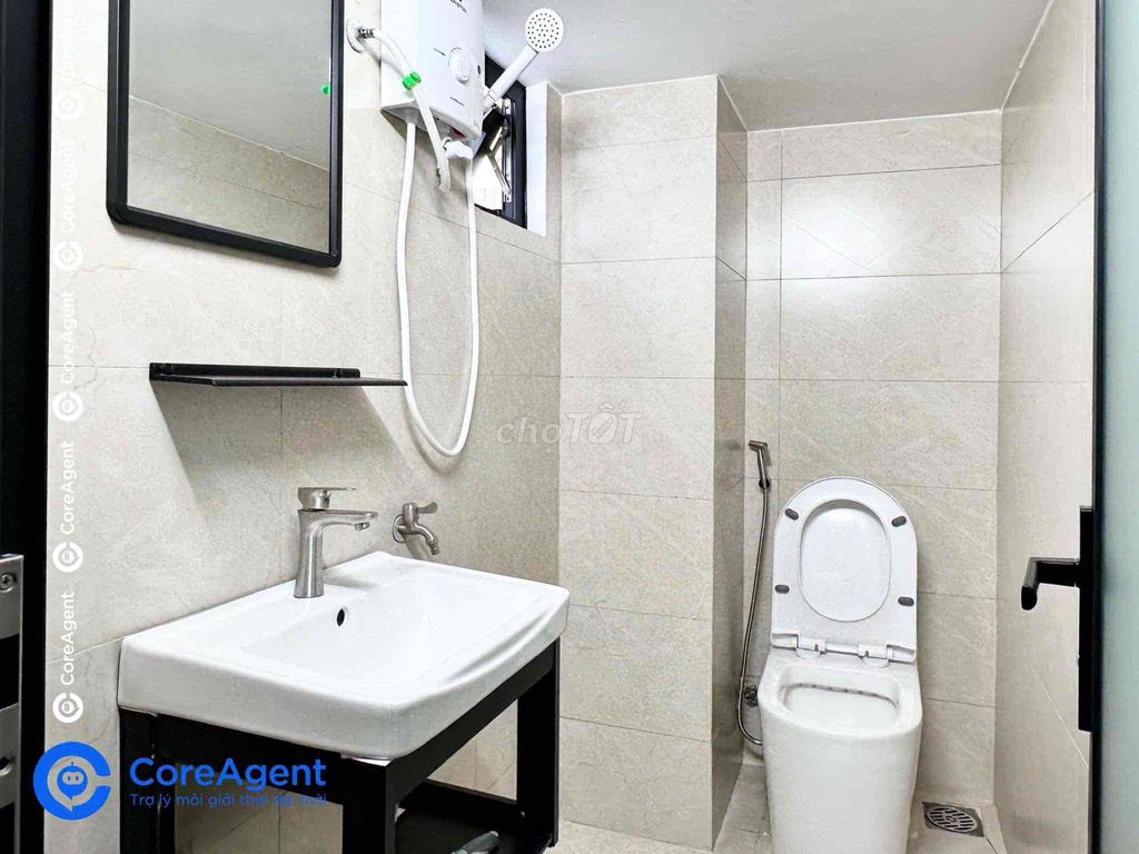 The famous apartment is full of comfortable furniture, elevators, close to the neweon.
