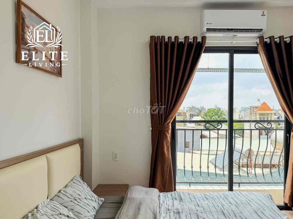1 room - open balcony - Nguyễn Ảnh Thủ sign