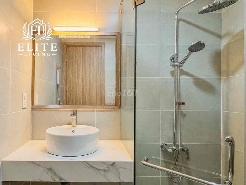 1 room - open balcony - Nguyễn Ảnh Thủ sign