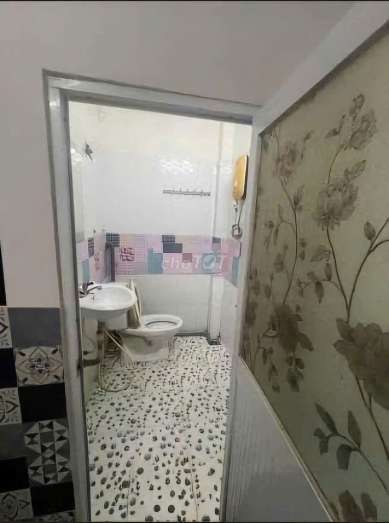 Lạc Long Quân 3rd floor alley house 2 toilets 11 million