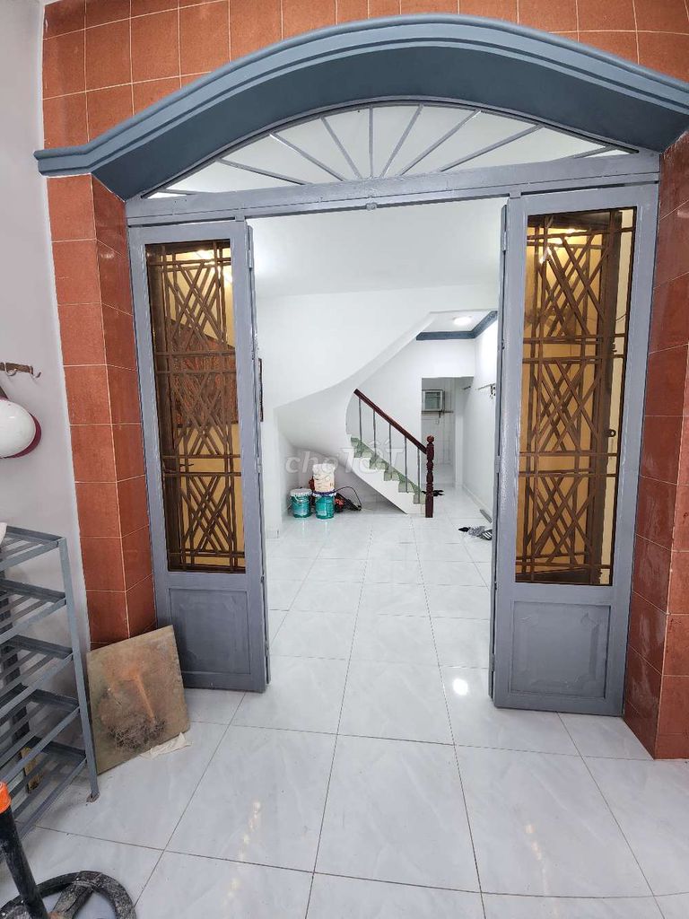 3 stories base, 4 bedroom 3 toilets 300 M's from the front bridge