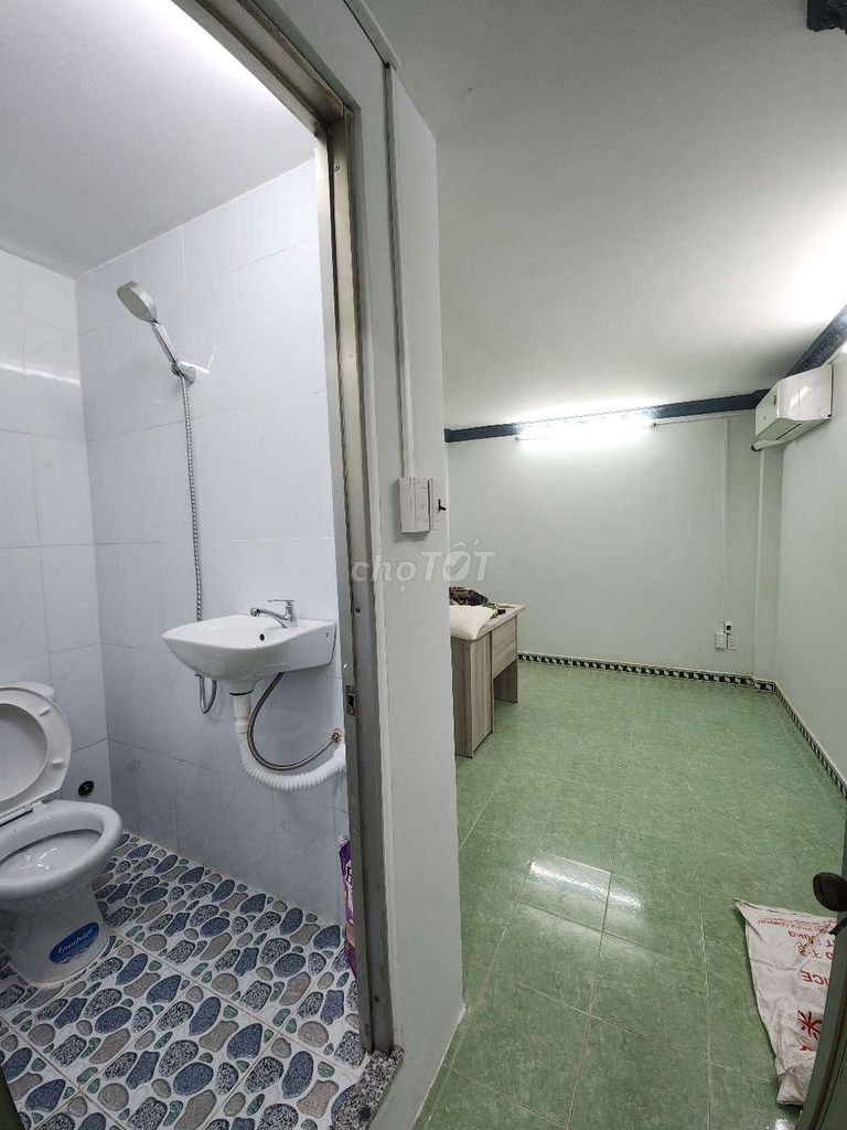 3 stories base, 4 bedroom 3 toilets 300 M's from the front bridge