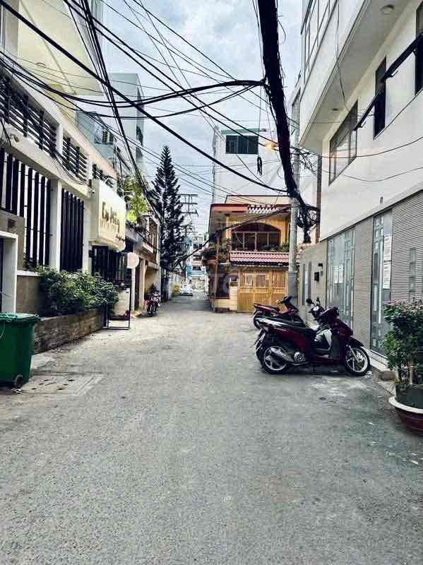 The Phó Đức Chính front house, the T-minus 3 bedrooms, 2 free toilets.