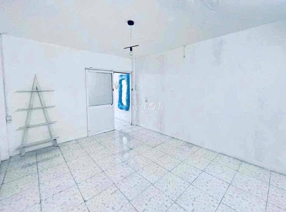 The Phó Đức Chính front house, the T-minus 3 bedrooms, 2 free toilets.