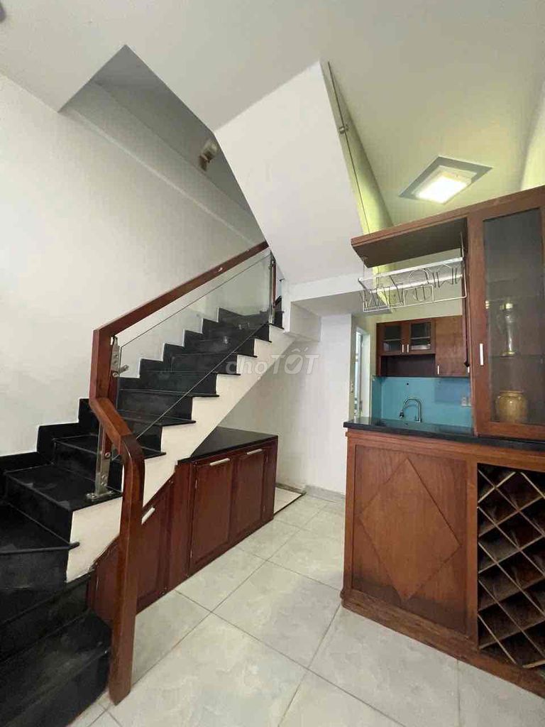 The homeowner needs to rent Nhiêu Tứ right into the Pai Phú Nhuận.