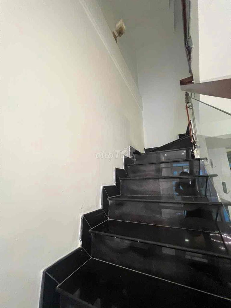 The homeowner needs to rent Nhiêu Tứ right into the Pai Phú Nhuận.