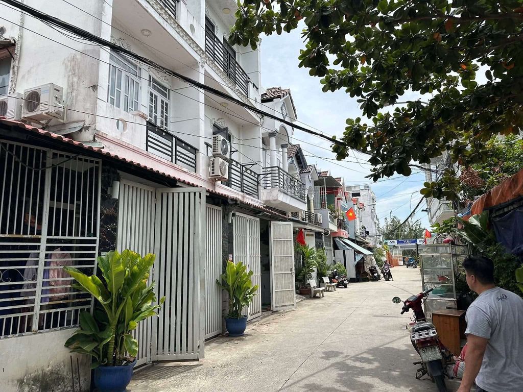 3 stories house - 4/4 X10 M area - Đào Tông Nguyên Nhà Bè car alley