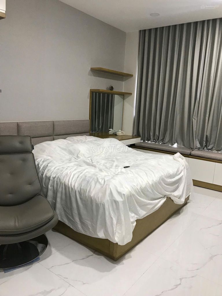 Rent the Kingston Phú Nhuận apartment: 80 meters 2 bedroom 2 full interior toilet, pool - 20 million