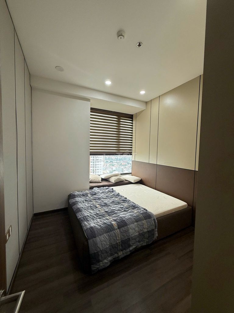 Rent the apartment. Two bedrooms. Seven hundred and twenty-seven feet of Bình Thạnh.