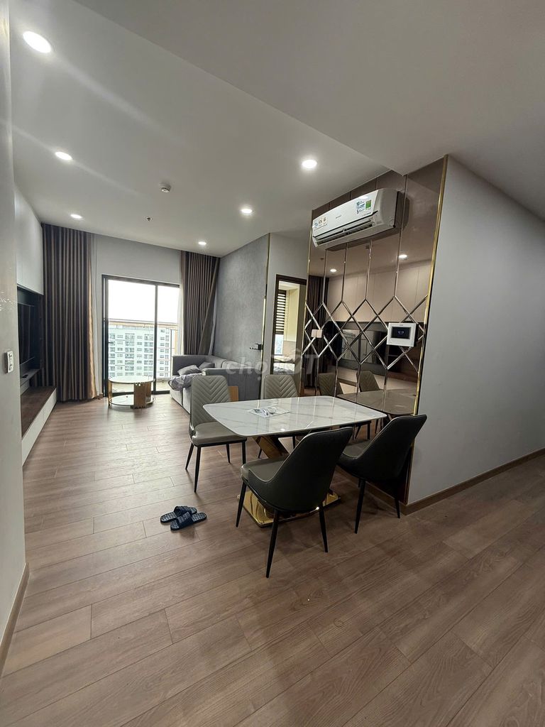 Rent the apartment. Two bedrooms. Seven hundred and twenty-seven feet of Bình Thạnh.