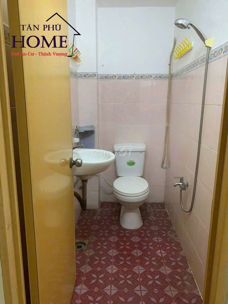 4 x 18 m x 2 ll of the bedroom + 2 toilets"_N.T.