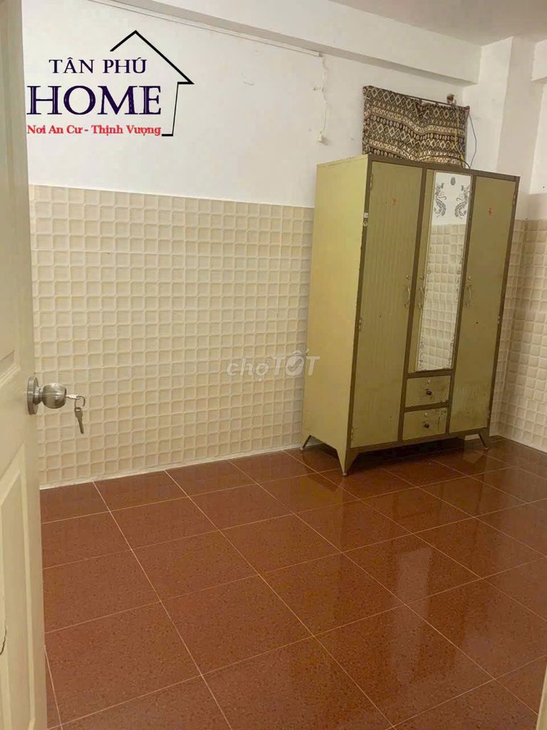 4 x 18 m x 2 ll of the bedroom + 2 toilets"_N.T.