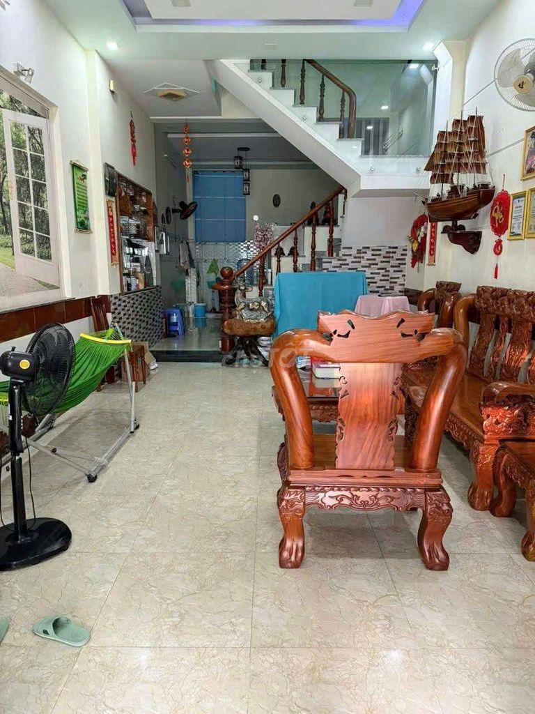 Rent a three-story apartment: 5 x 16, 60 meters. Trần Thị Năm, District 12.