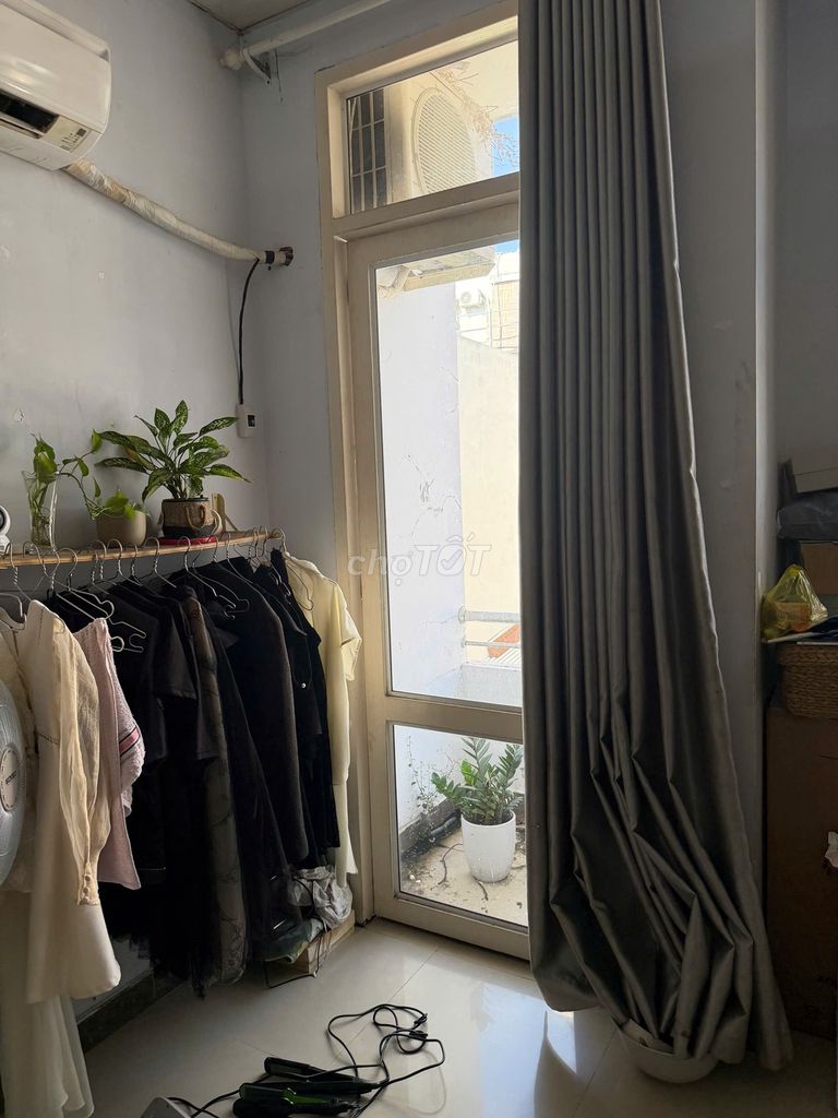 Rent 20 feet clean, 98/27, air conditioning, 17th Street, P. Tân Thuận Tây