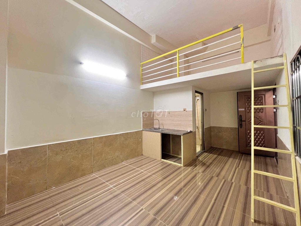 The student room is cheap near the public's High Court
