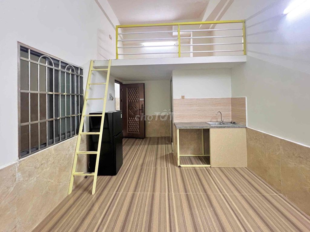 The student room is cheap near the public's High Court