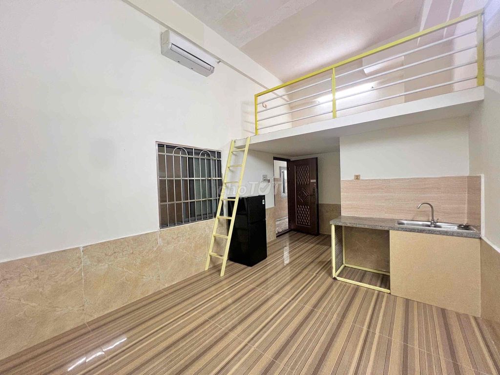 The student room is cheap near the public's High Court