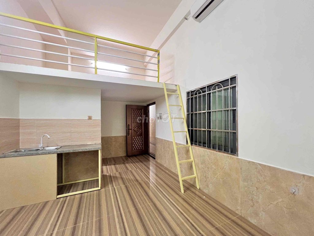 The student room is cheap near the public's High Court