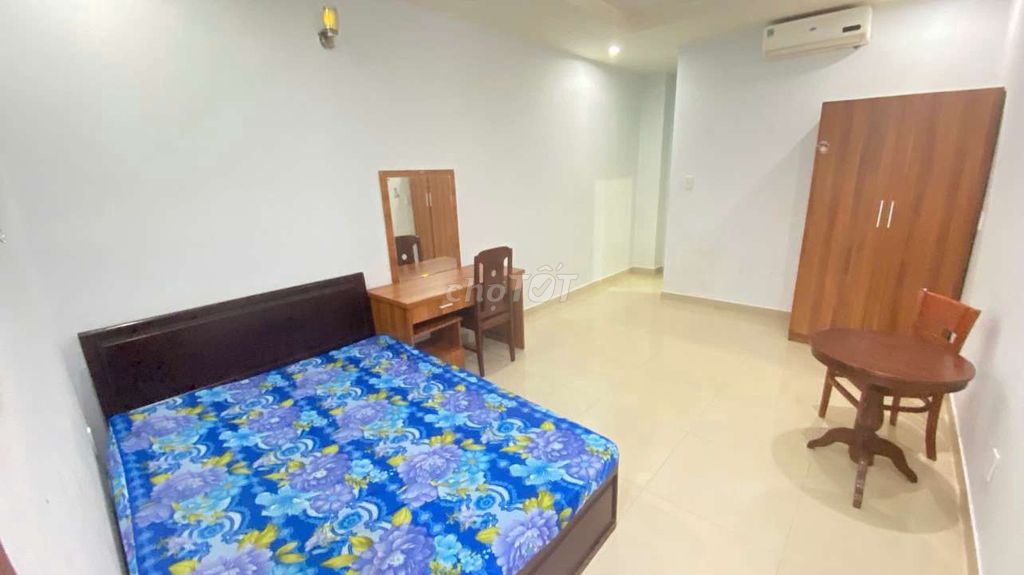 Cheap hotel room with cattle interiors, side-by-side, payroll.