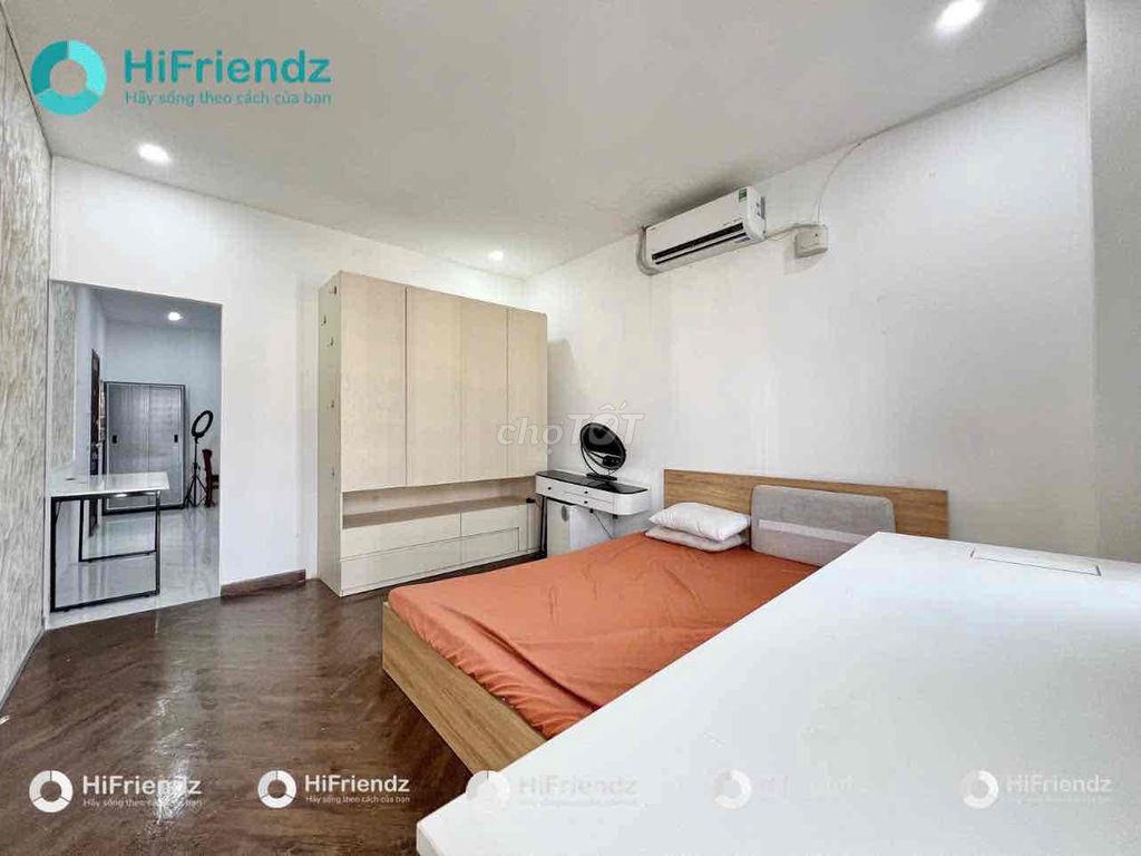 Two high-level high-end public sleepouts