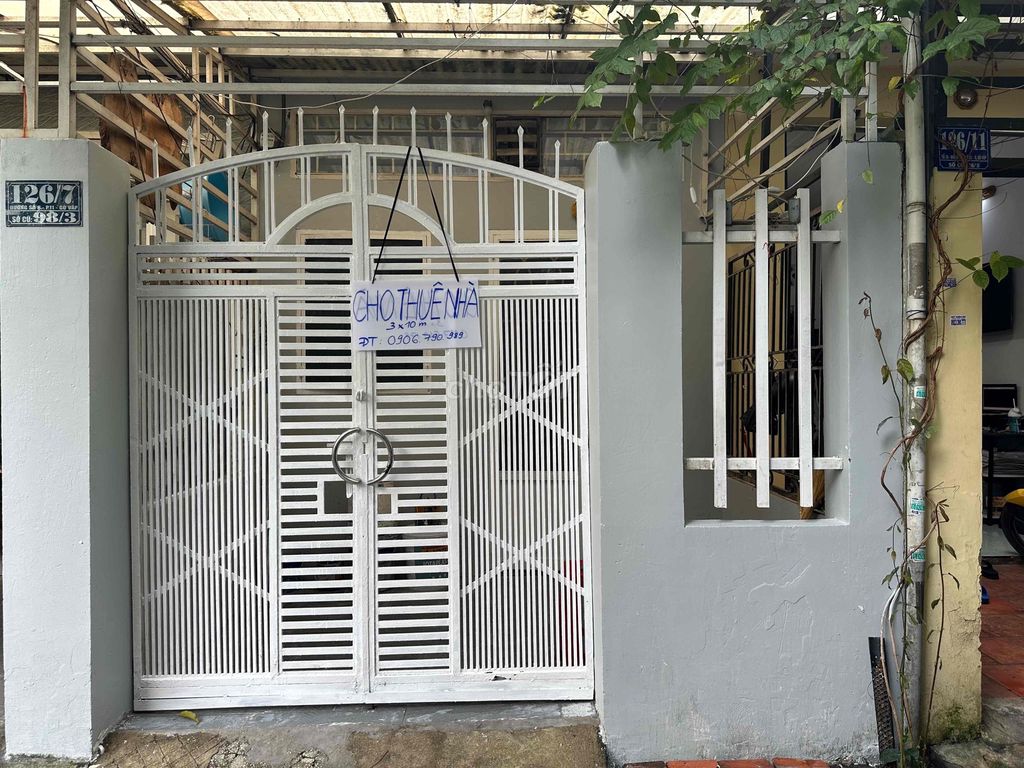 The owner of the fourth-grade housing lease.