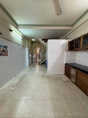 The 220/48 Âu Cơ-7. 9 Tân Bình, 4 x20, 5 floors, 5 bedrooms, 21.5 million.