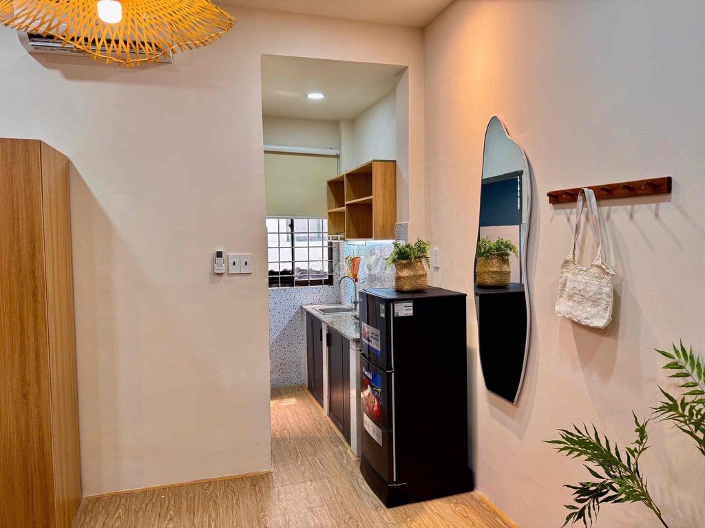 The sky window studio is in international airport.