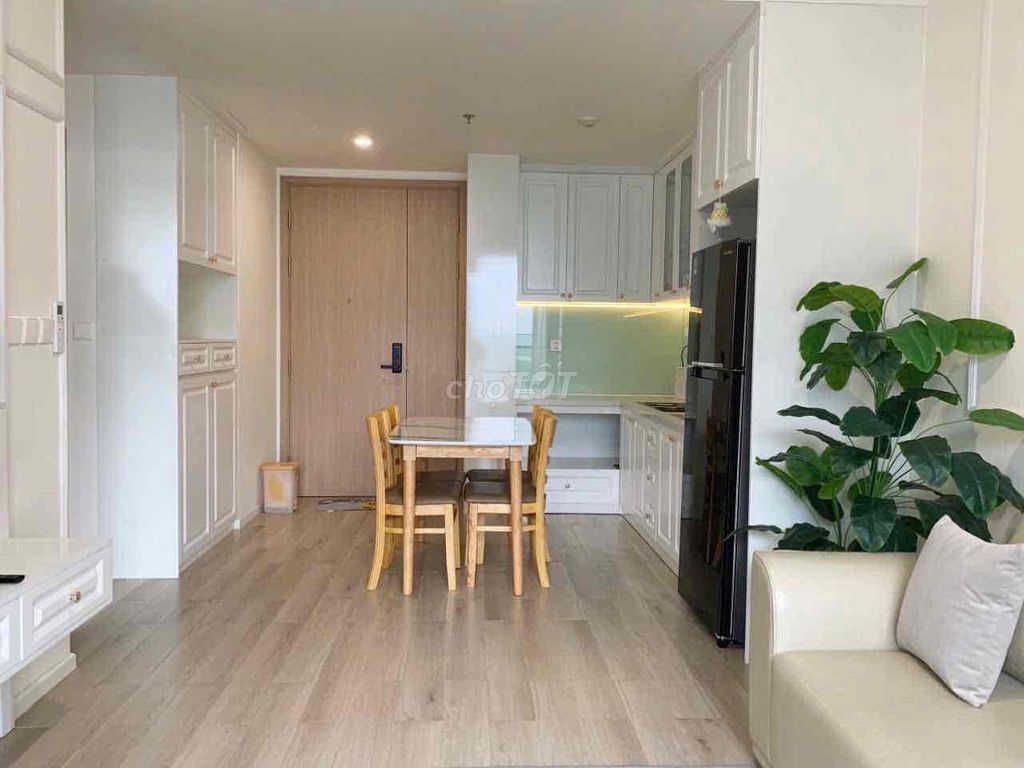 Rent an apartment across the street of Avevard-- management fee.