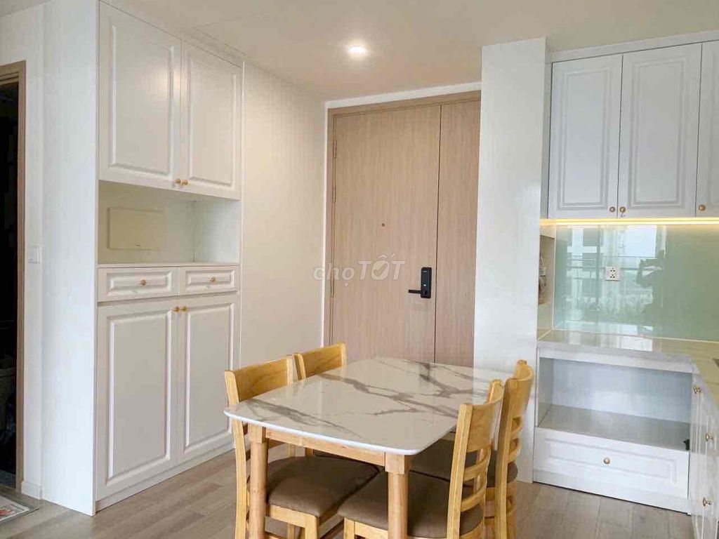 Rent an apartment across the street of Avevard-- management fee.