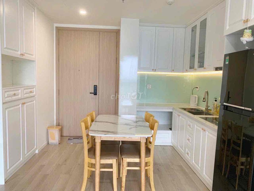 Rent an apartment across the street of Avevard-- management fee.