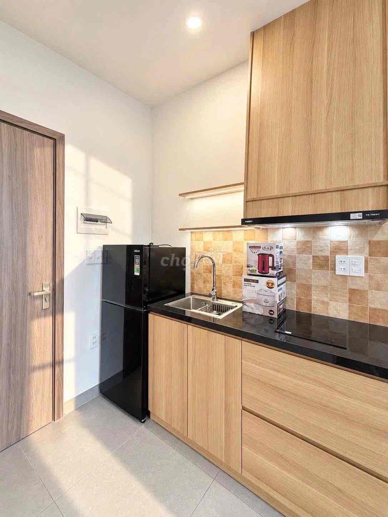 Rent a balcony apartment off the Hoàng Sa Tân Định side of 1