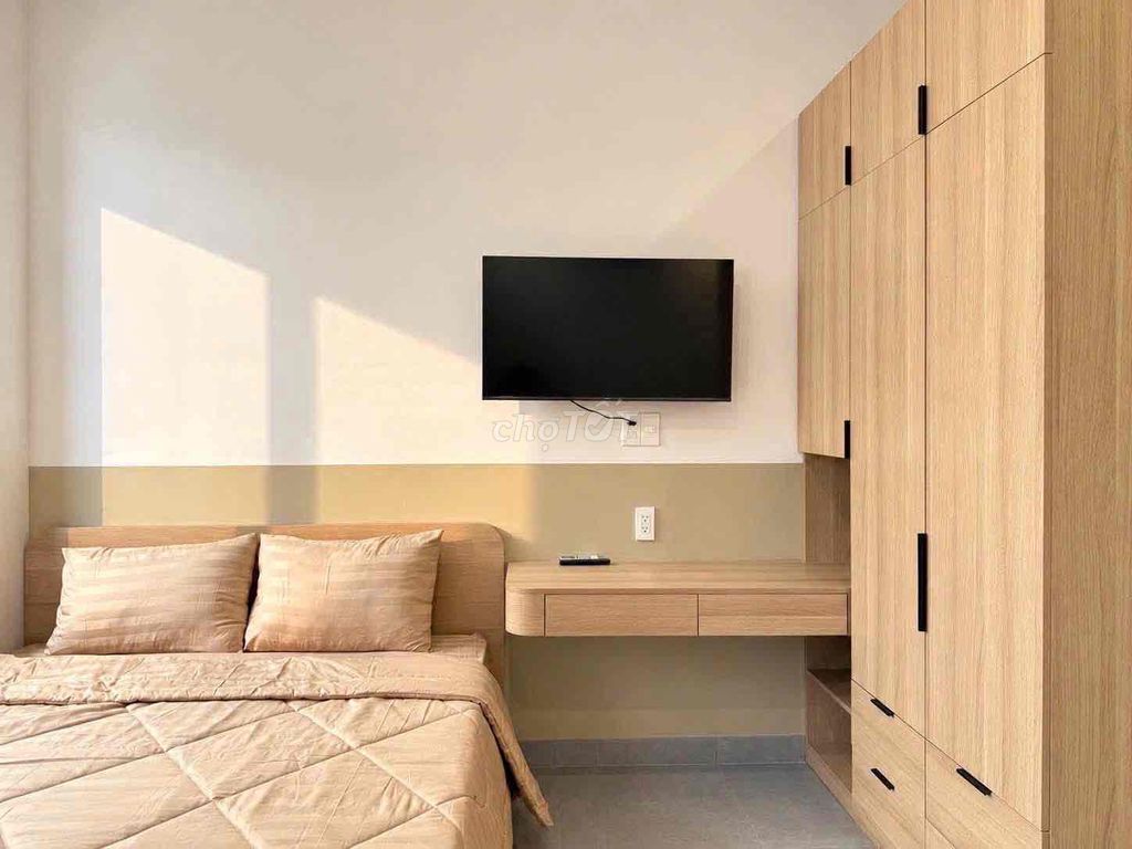 Rent a balcony apartment off the Hoàng Sa Tân Định side of 1