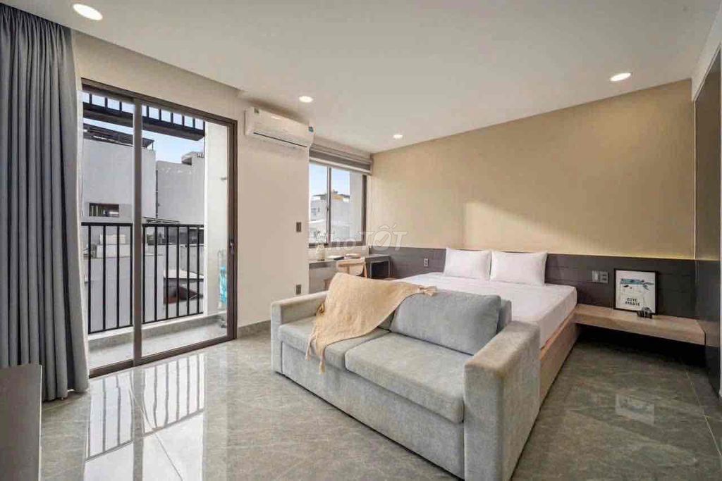 The apartment rents a balcony bedroom near the Tân Định county 8th.