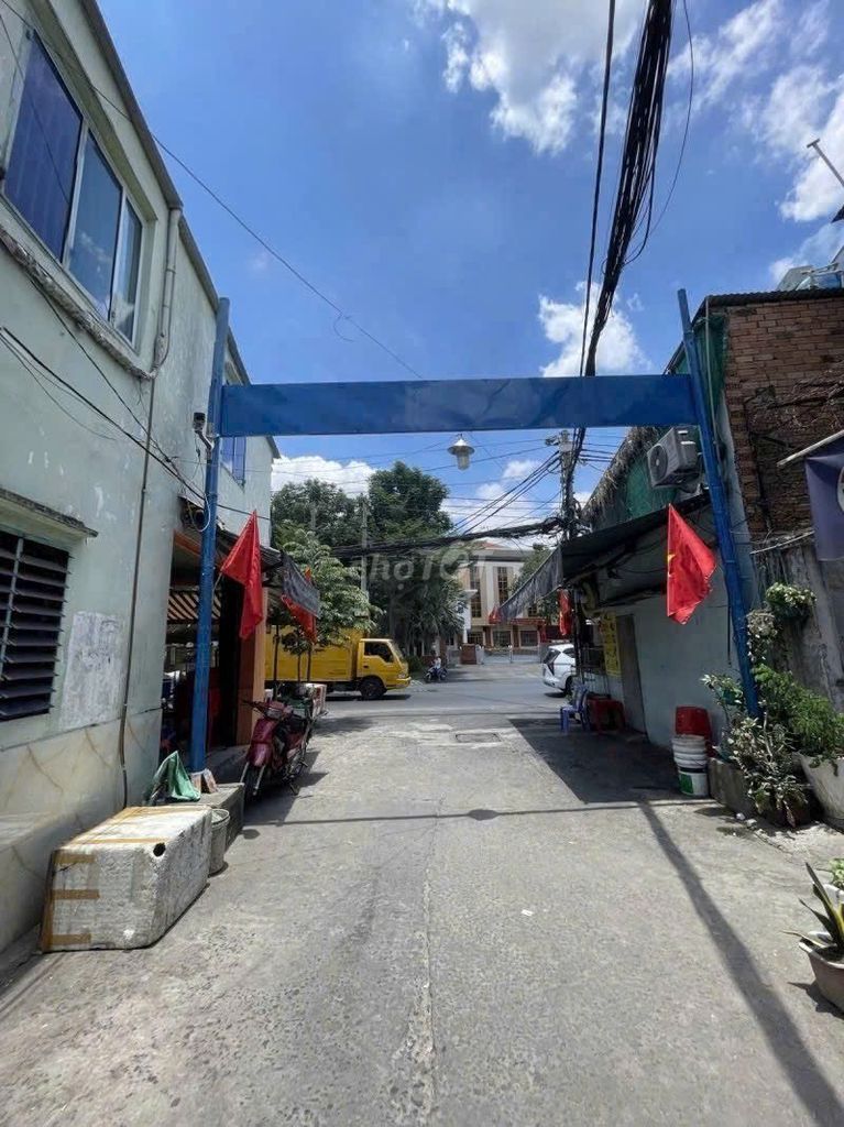 Rent an alley 6 M Thoại Ngọc Hầu 4 x 20 M cast 3 stairs