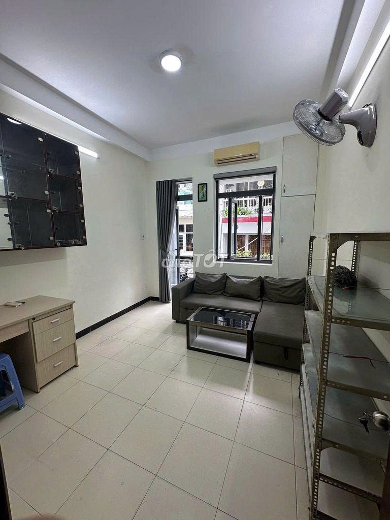 Rent the house, alley the car, 1/ Hồ Thị Kỷ, 1894 1, 5 bedrooms, 4 stories, District 10. Close by.