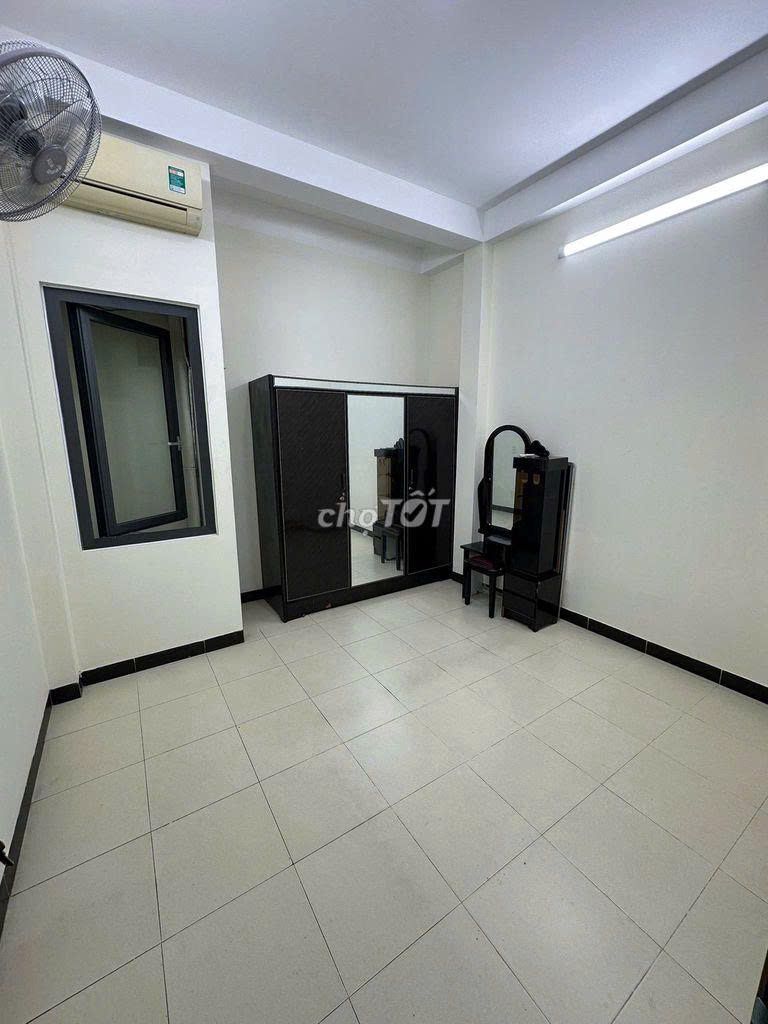 Rent the house, alley the car, 1/ Hồ Thị Kỷ, 1894 1, 5 bedrooms, 4 stories, District 10. Close by.