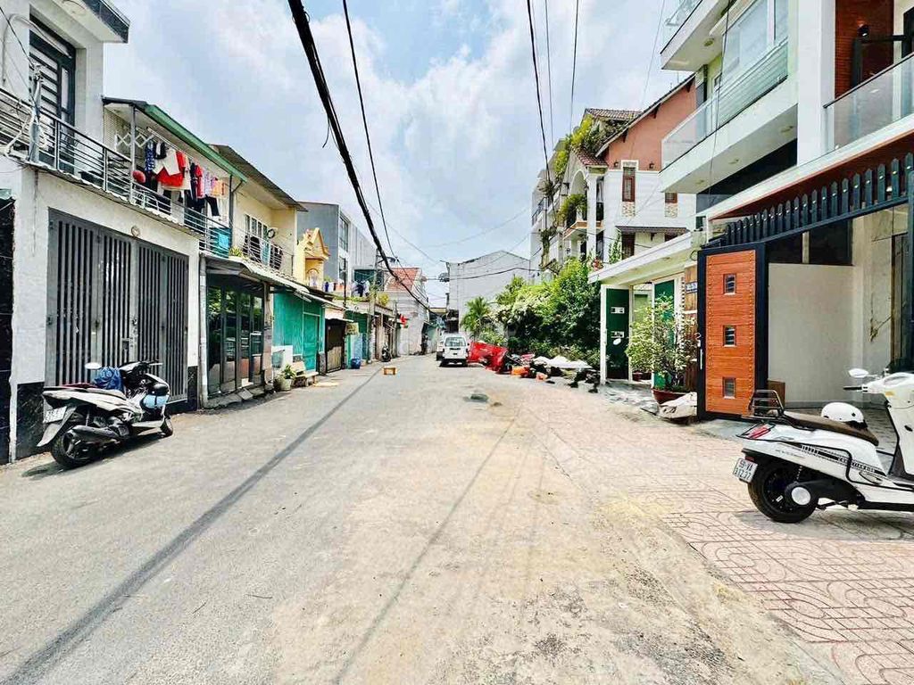 Nice new home hiding out in Phan Huy Ích-712.