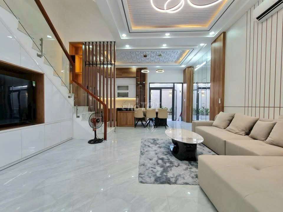 Rent a high-end neighborhood. You're Nhà Bè.