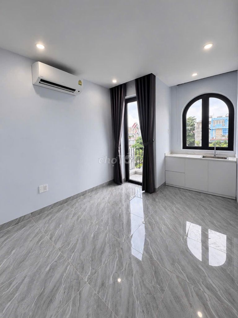 Rent a new room with a balcony elevator in Bình Hưng Hoà B.