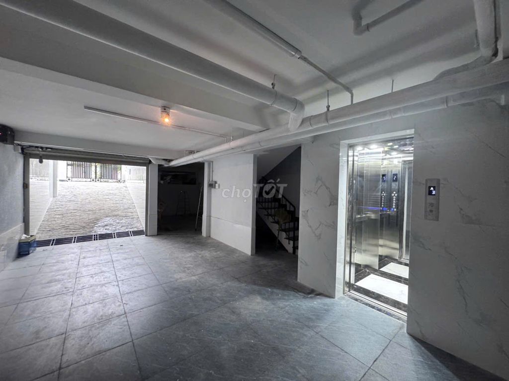 Rent a new room with a balcony elevator in Bình Hưng Hoà B.