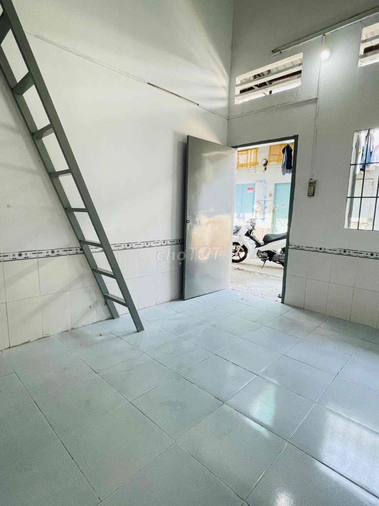 Guarded lodgings, kitchen shelves, fingerprint gates, Free two cars.