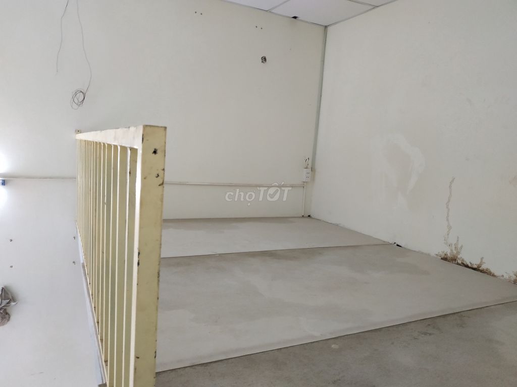 First room in the37 refrigerator near Bhx, Power Department.