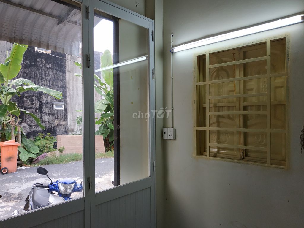 First room in the37 refrigerator near Bhx, Power Department.