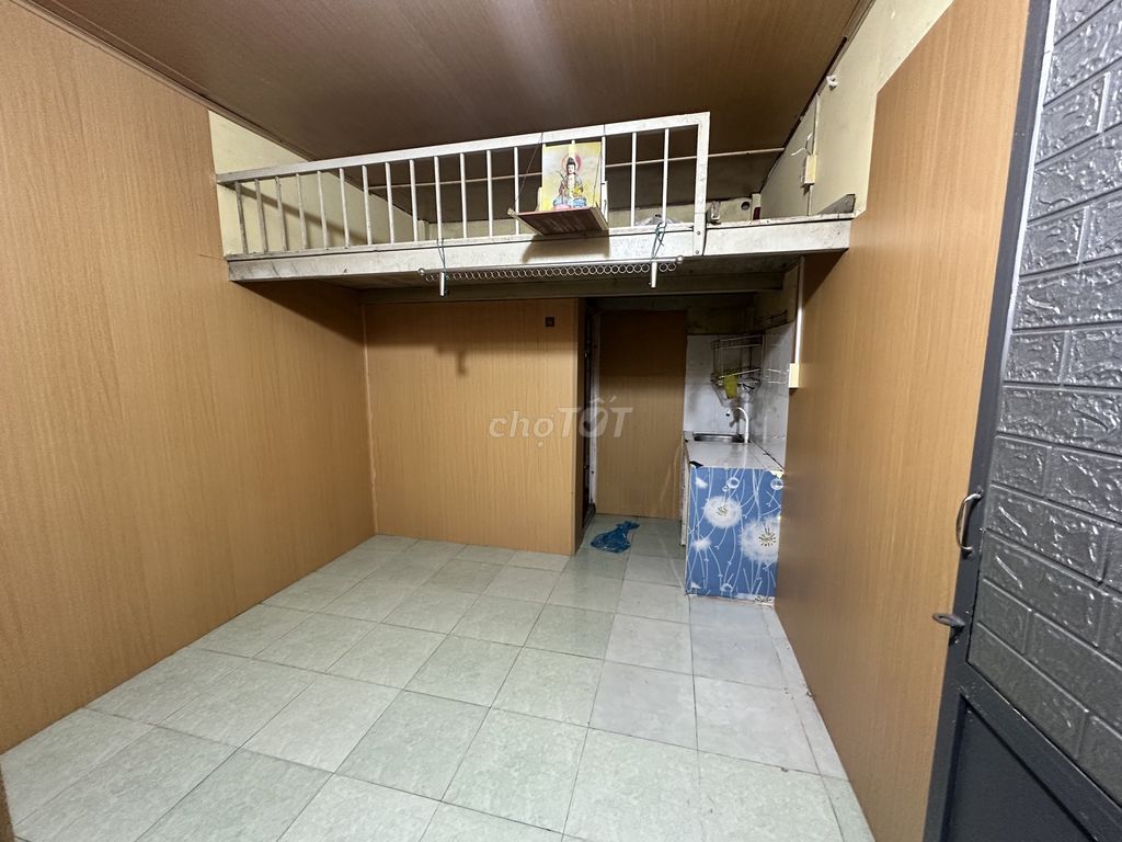 The boarding room near the crime market was posted