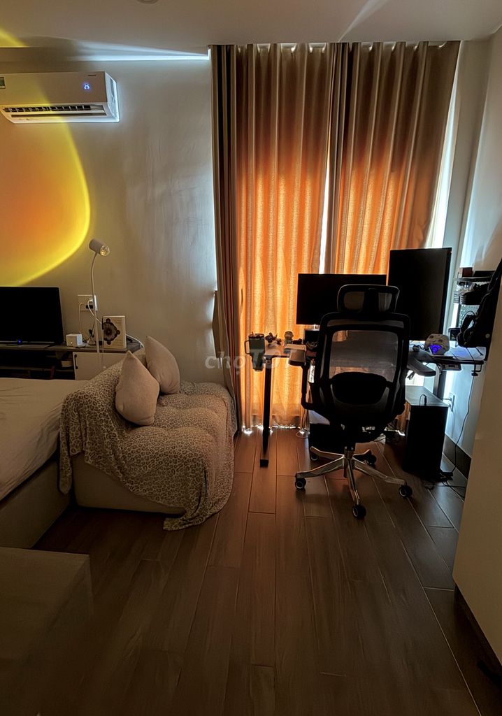 The kitchen bedroom is in the center of Bình Thạnh.