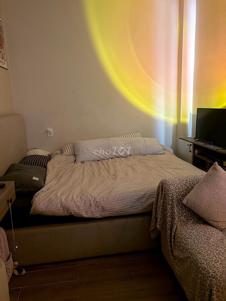 The kitchen bedroom is in the center of Bình Thạnh.